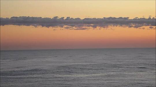 海面上空的一道云景