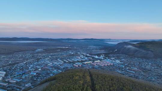 航拍大兴安岭秋季山谷林场山村