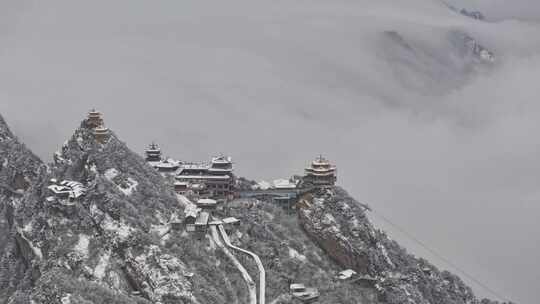 3倍航拍轨迹延时老君山雪后瀑布云