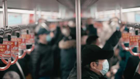 地铁内乘车的人群视频素材模板下载