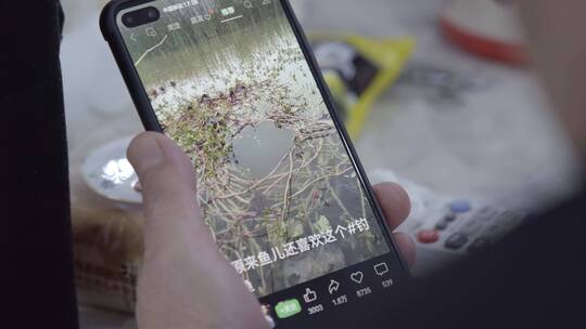 特写4K｜2023年春节玩手机刷短视频