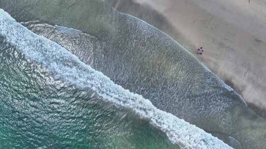 治愈系的巴厘岛海浪与沙滩唯美航拍