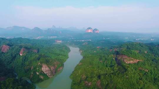 广东丹霞山地貌双乳峰