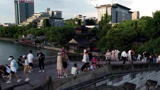 中国京杭大运河博物馆运河广场喷泉 拱宸桥