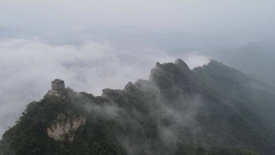 航拍雨后的北京密云司马台长城云海