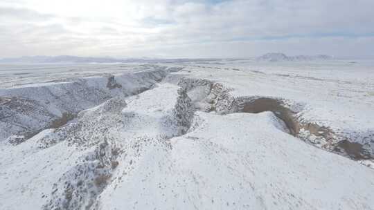 fpv穿越机航拍德令哈青藏高原雪山峰雪景