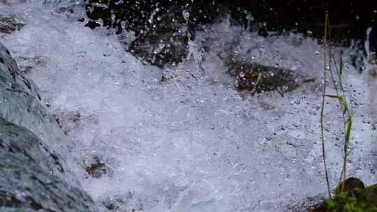 河边流水河流河水小溪山泉泉水流体液体水流