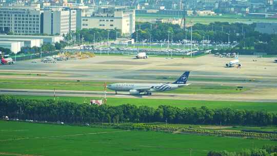 东航A330飞机起飞视频素材模板下载