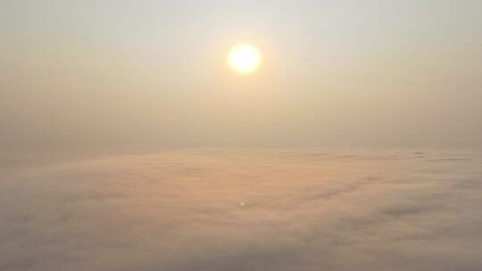 天空平流雾朝阳