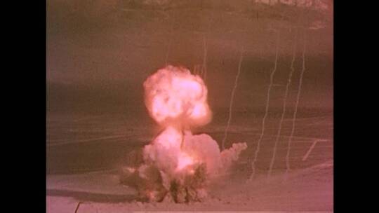 核武器爆炸的蘑菇云视频素材模板下载