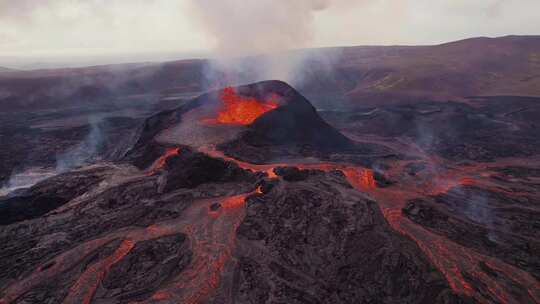 火山爆发岩浆流动