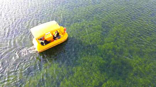 惠州西湖小黄鸭船