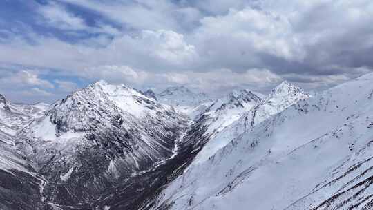 川西雅拉雪山航拍