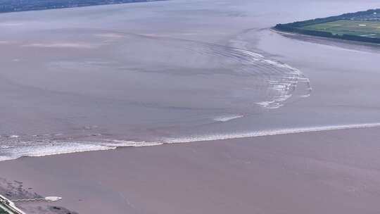 浙江杭州钱塘江潮水江东大桥潮水