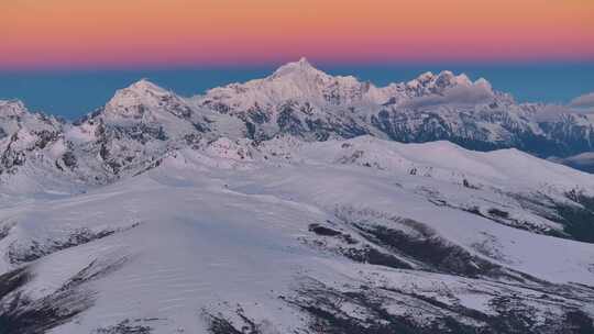 航拍梅里雪山日照金山卡瓦格博