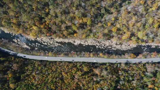 从上面看道路和河流