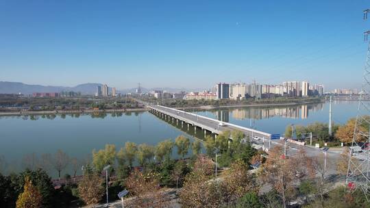 城市河岸风景航拍