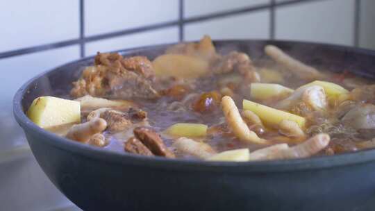 家常菜炖鸡爪烹饪