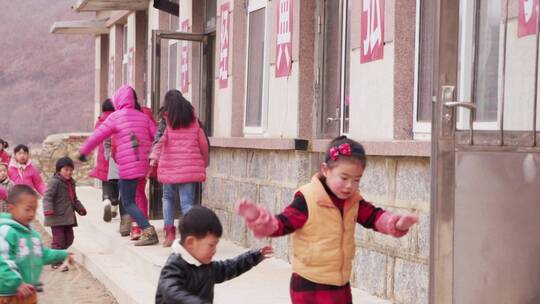 贫困山区学校课间视频素材模板下载