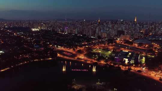 城市中心的夜景