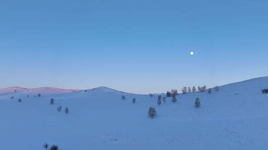 大兴安岭自然风光丘陵雪景天空月光暮色