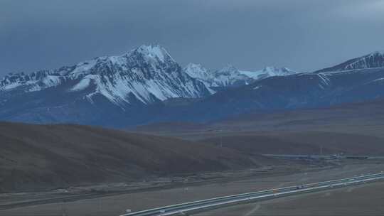 西藏那曲念青唐古拉山青藏公路高空航拍