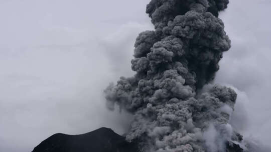 火山喷发浓烟滚滚视频素材模板下载