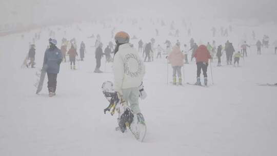 峨眉山冬季滑雪