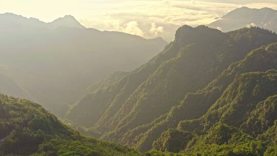 航拍山川峡谷丁达尔效应