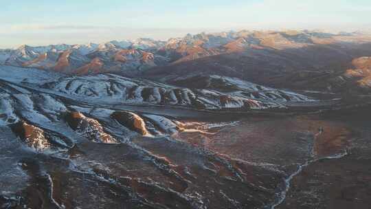 青海拉脊山日照金山航拍4K视频