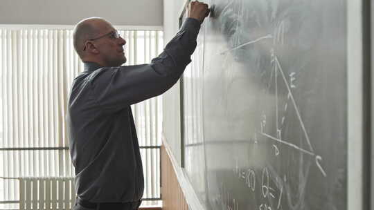 数学黑板书写大学教授