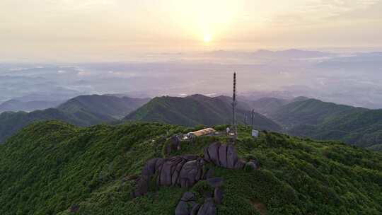 日出清晨高山森林山川