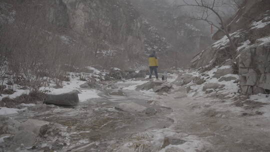 冬季露营徒步虎峪营地