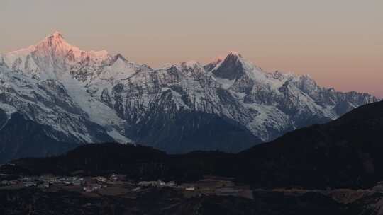 云南香格里拉梅里雪山飞来寺高空航拍