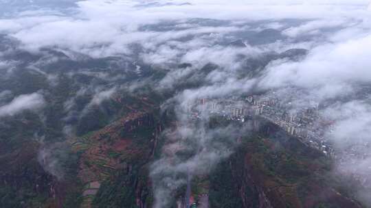 航拍下的乐昌坪石烟雨风景