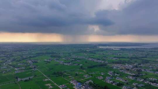 航拍平原地区局部下雨暴雨雨幕夕阳乌云