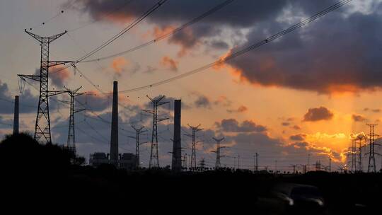 夕阳时分的工厂景观视频素材模板下载