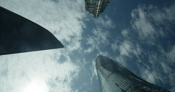 上海高楼大厦仰拍参观视角