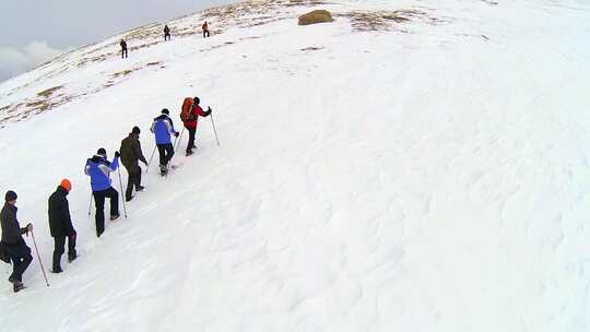 雪地徒步旅行