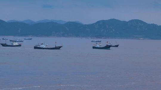 浙江普陀山海上的捕渔船