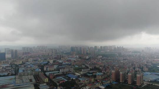 城市航拍乌云密布暴雨来临视频素材模板下载