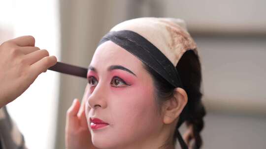 昆曲牡丹亭美女演员在化妆