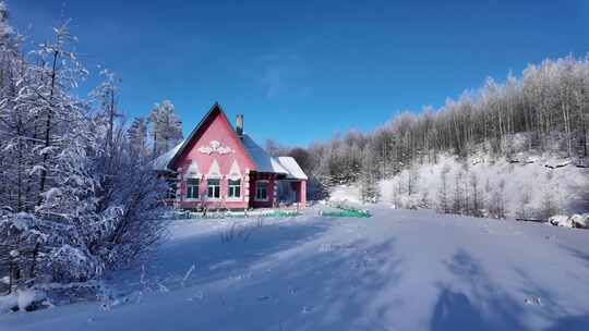 森林小屋管护站冰雪道路雾凇雪景