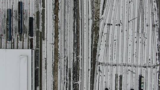 航拍火车轨道冬天雪景