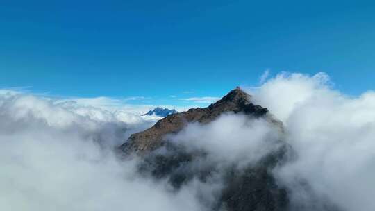 航拍四川阿坝小金巴朗山垭口云海群山风光