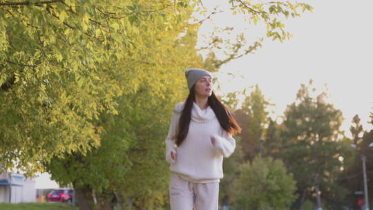 结束跑步的女人