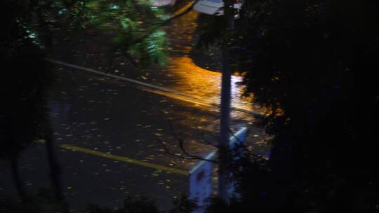 雨夜的艺术化手法拍摄