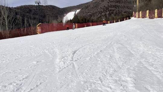 户外滑雪滑雪场滑雪运动滑雪的人