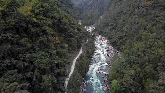 航拍西藏林芝墨脱雅鲁藏布江大峡谷