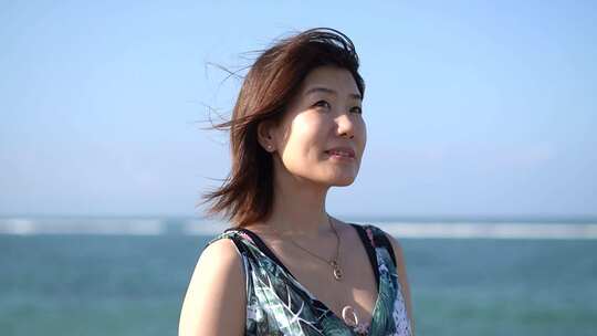 海风光笑女性